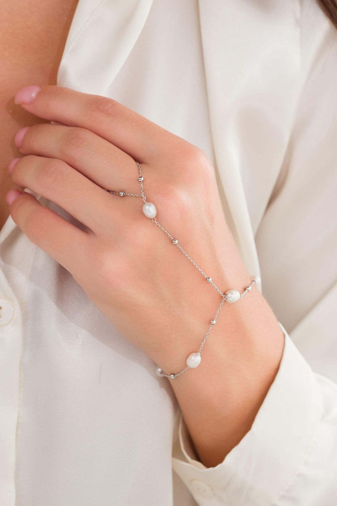 Gümüş İnci ve Küçük Toplu Pearl Şahmeran El Zinciri Bileklik