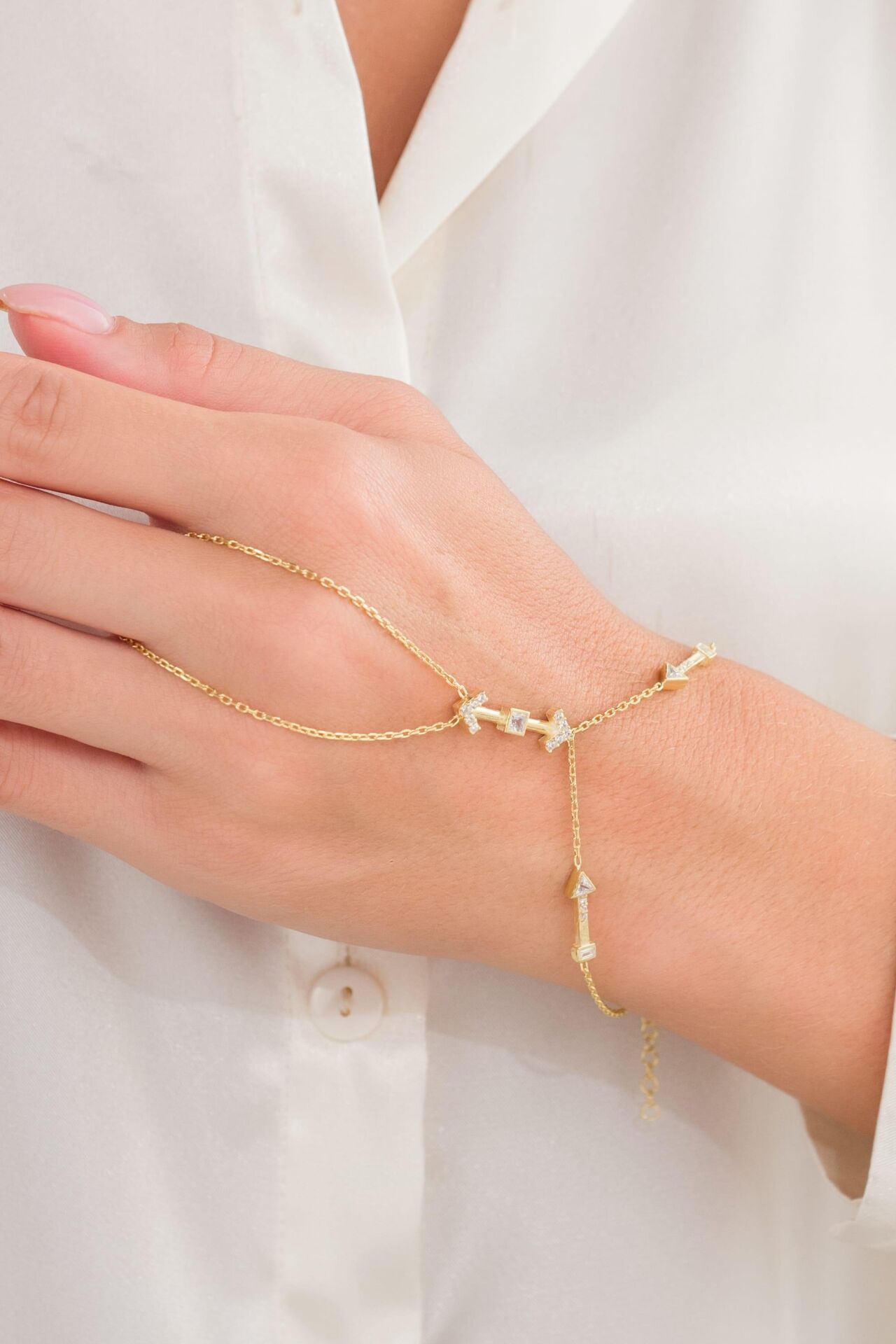 Gümüş Altın Kaplama Üçgen Ok Model Zirkon Taşlı Şahmeran Bileklik