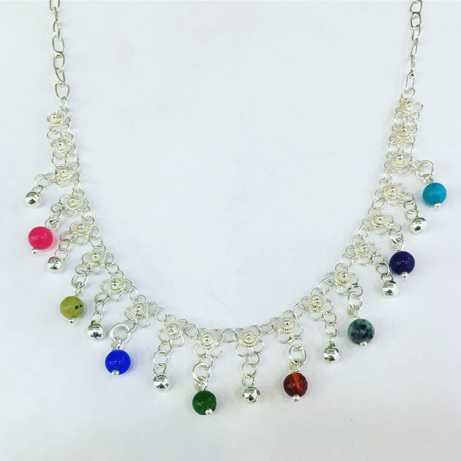 GÜMÜŞ RENKLİ TAŞLI TEK SIRA KİŞNİŞ KOLYE