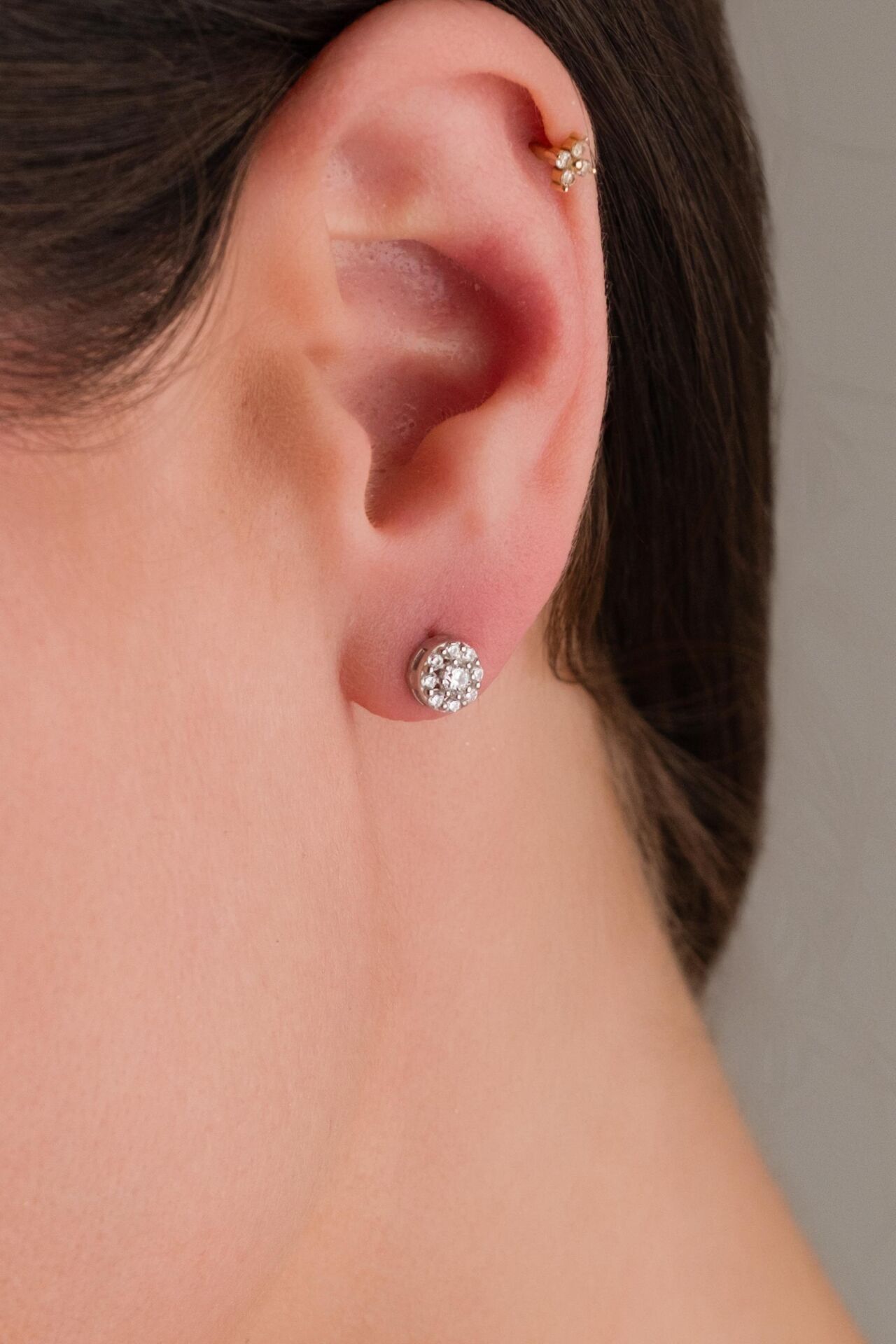 Gümüş Beyaz Zirkon Taşlı Minimal Su Yolu Pırlanta Montürlü Tek Taş Reina Minik Şık Küpe