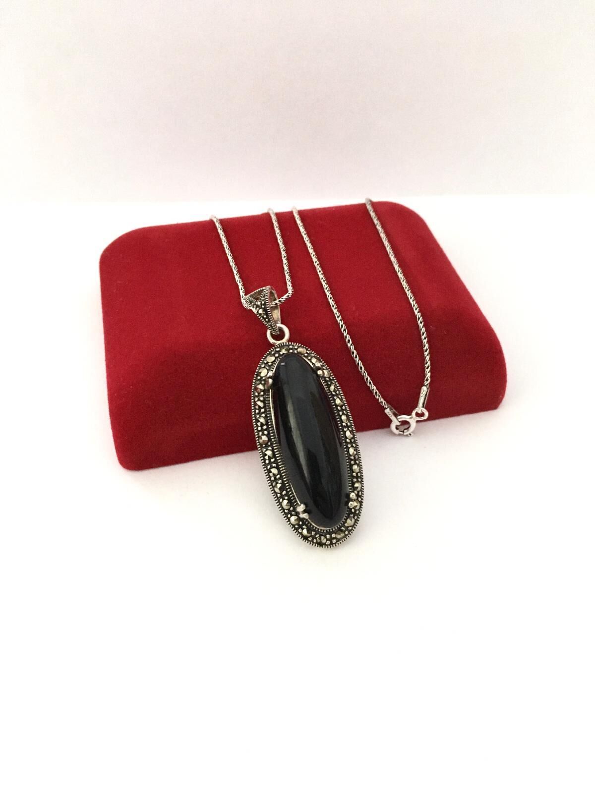 GÜMÜŞ MARKAZİT VE SİYAH TAŞLI KOLYE