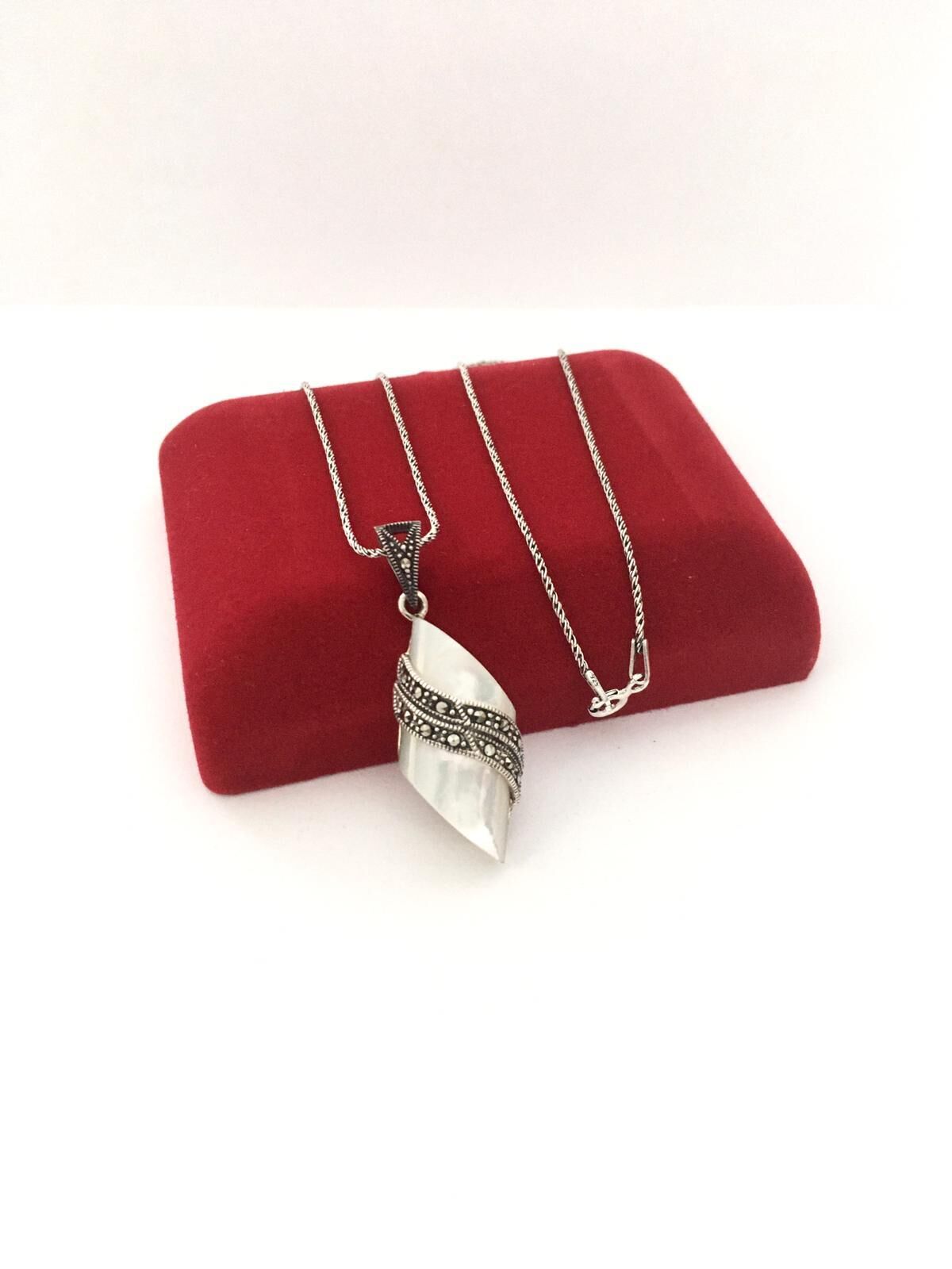 GÜMÜŞ SEDEF  VE MARKAZİT TAŞLI KOLYE