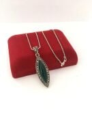 GÜMÜŞ MARKAZİT VE YEŞİL TAŞLI KOLYE