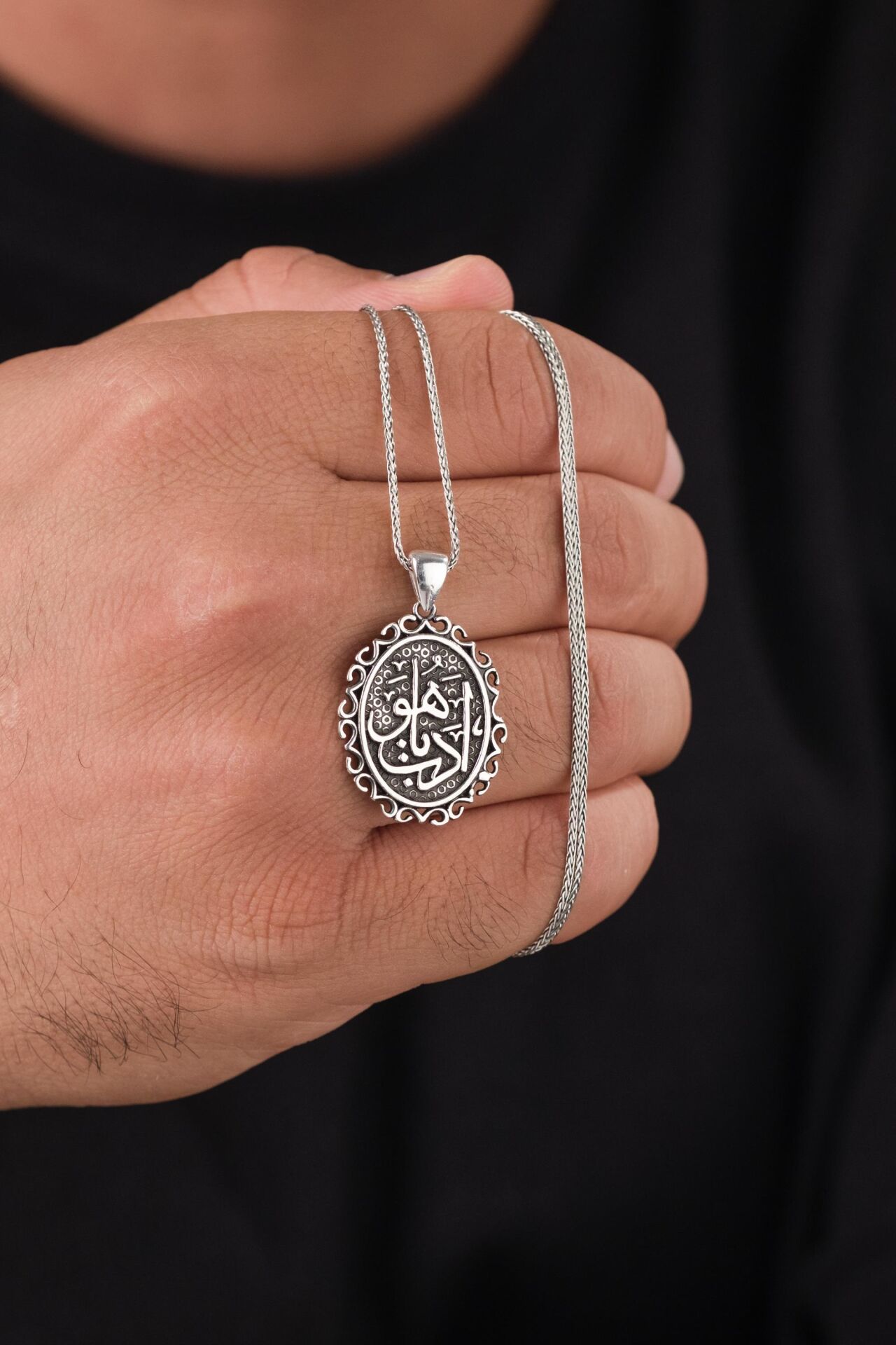 Gümüş Arapça Edeb Ya Hu Yazılı Eskitme Karartılmış Oval Erkek Kolye