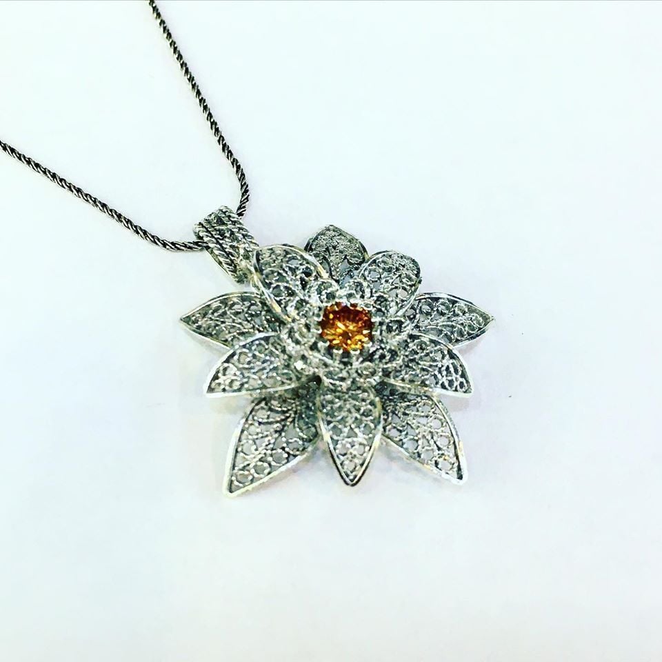 GÜMÜŞ TELKARİ SARI ZİRKON  TAŞLI ÇİÇEK KOLYE