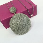 GÜMÜŞ TELKARİ YUVARLAK MADALYON KOLYE