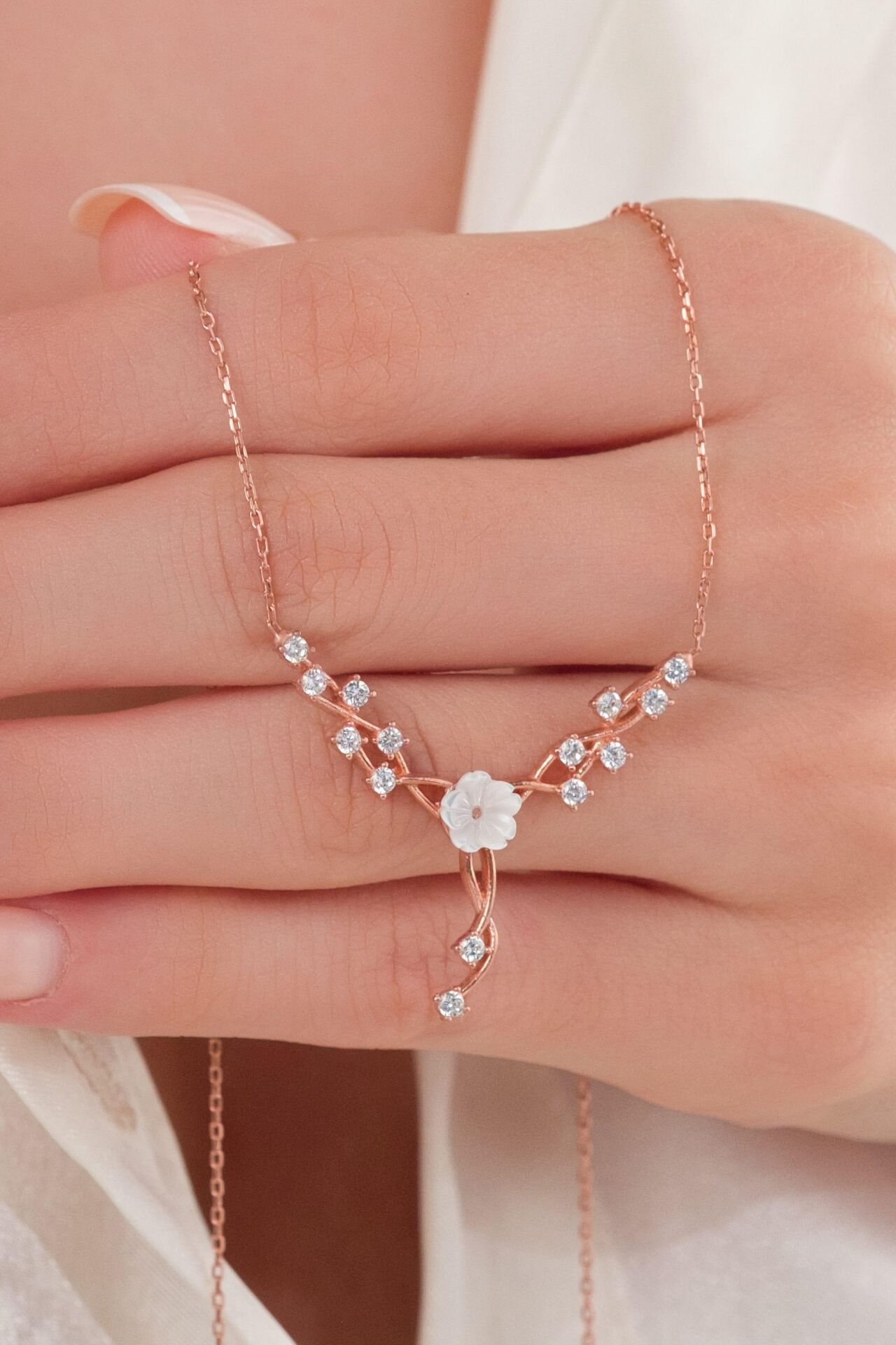 925 Ayar Gümüş Kadın Sarmaşık Model Manolya Çiçeği Kolye