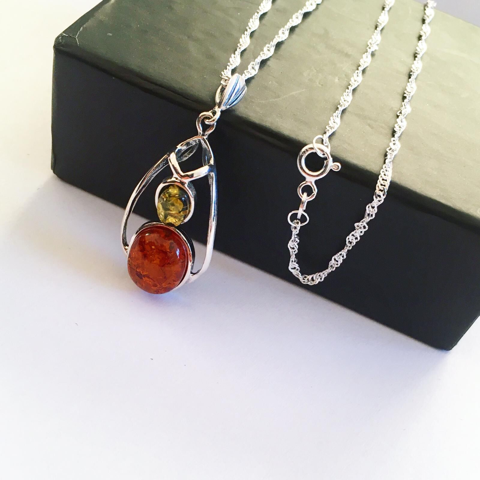 GÜMÜŞ ATEŞ KEHRİBARI KOLYE