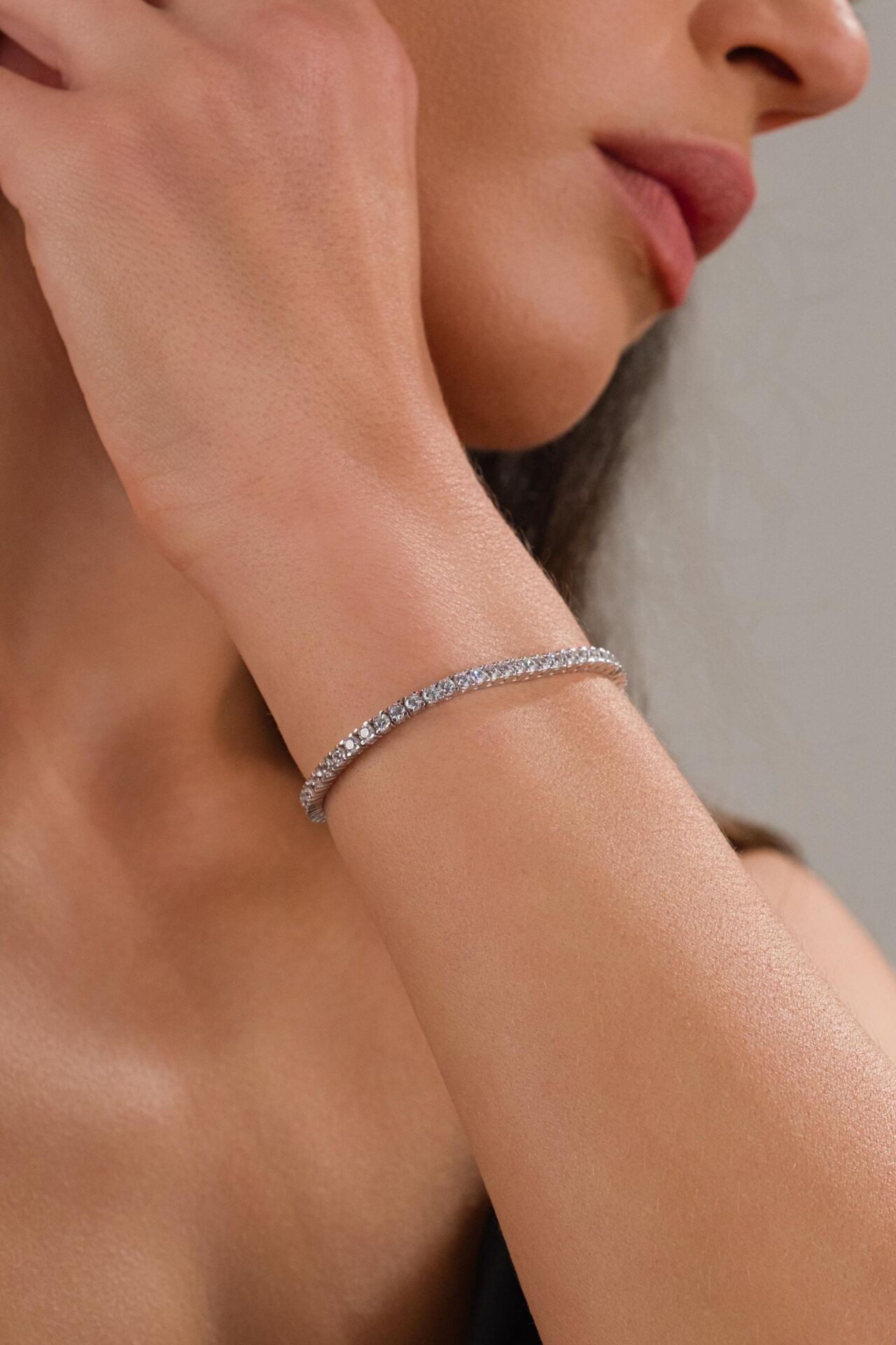 3mm Gümüş Beyaz Zirkon Taşlı Rodyumlu Su Yolu Pırlanta Modeli Bileklik