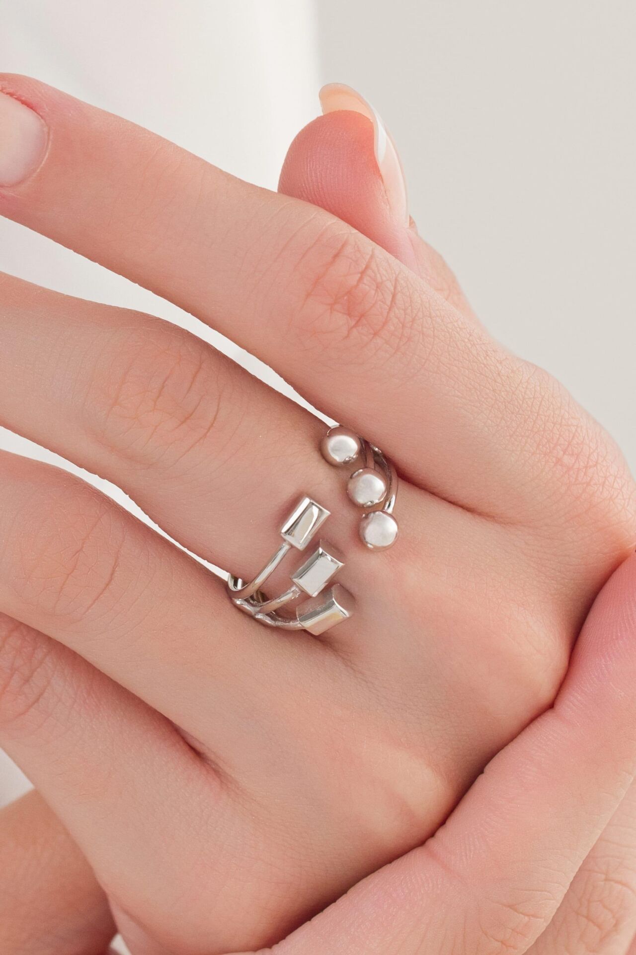 GÜMÜŞ ÜÇ TOPLU VE ÜÇ DİKDÖRTGEN ÇUBUKLU SADE MODERN TAŞSIZ AYARLANABİLİR YÜZÜK