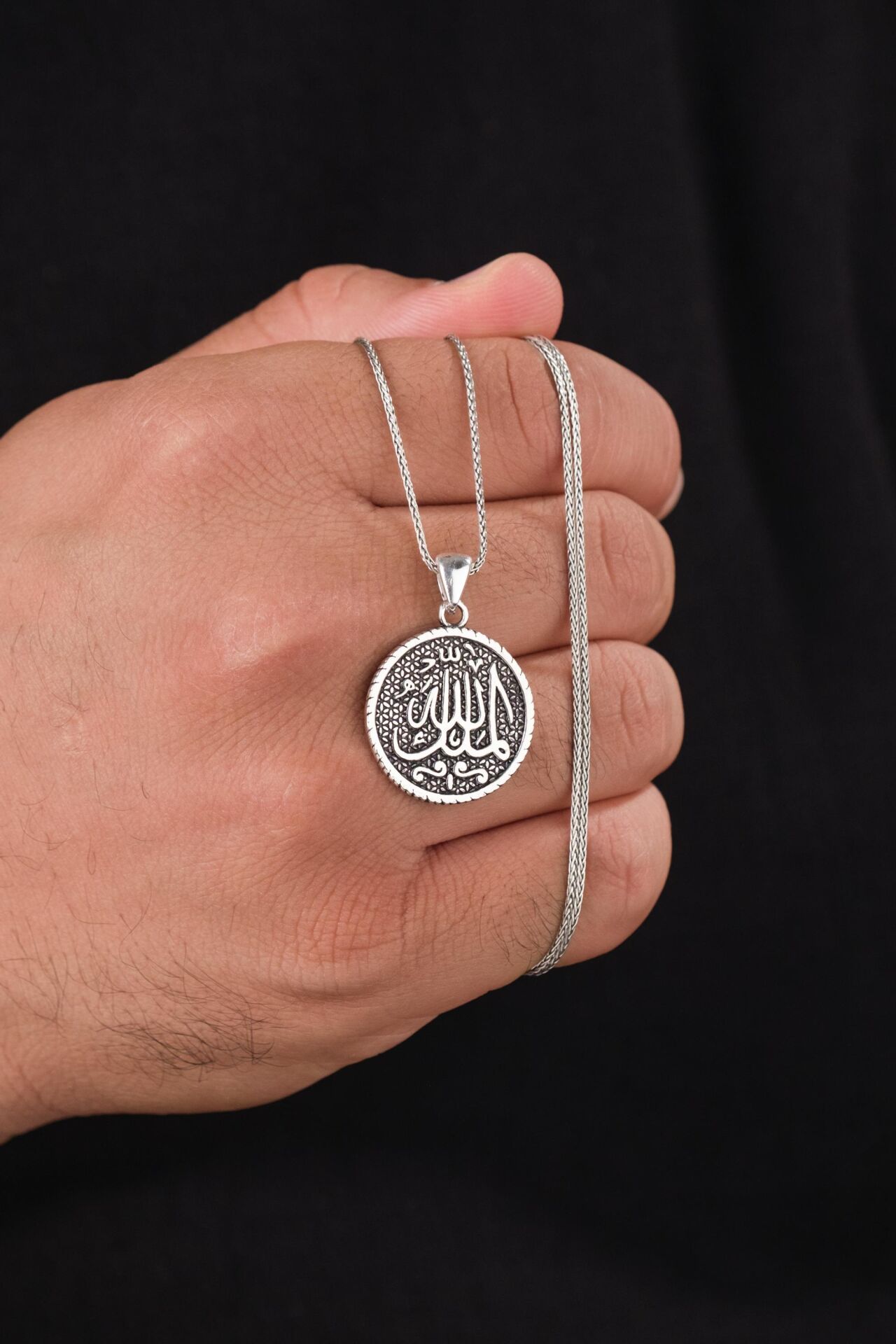 Gümüş Arapça Mülki Allah Mülk Allahın  Yazılı Eskitme Karartılmış Yuvarlak Erkek Kolye