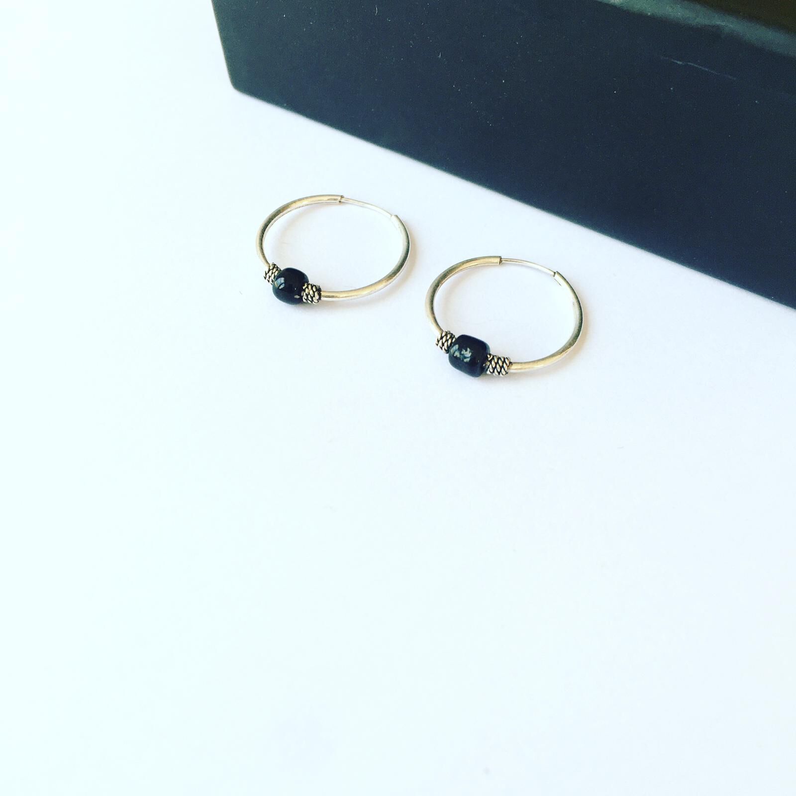 GÜMÜŞ SİYAH TAŞLI  HALKA KÜPE