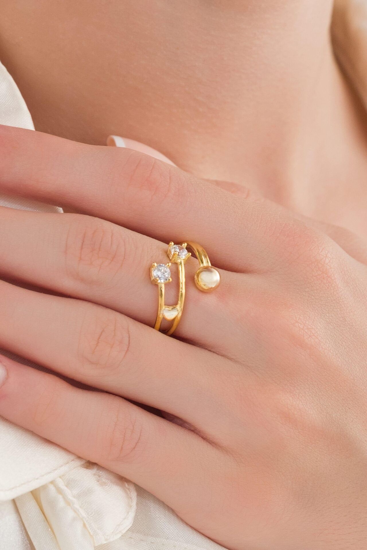 GÜMÜŞ ALTIN KAPLAMA ZİRKON TAŞLI TOPLU KALP DETAYLI MODERN AYARLANABİLİR YÜZÜK