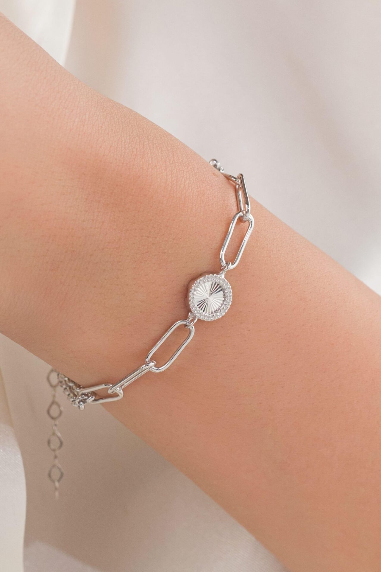 Gümüş Yuvarlak Kalemli Ataç Zincir Hallow Taşsız Bileklik