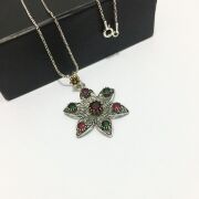 TELKARİ GÜMÜŞ KÖK YAKUT VE KÖK ZÜMRÜT TAŞLI ÇİÇEK KOLYE