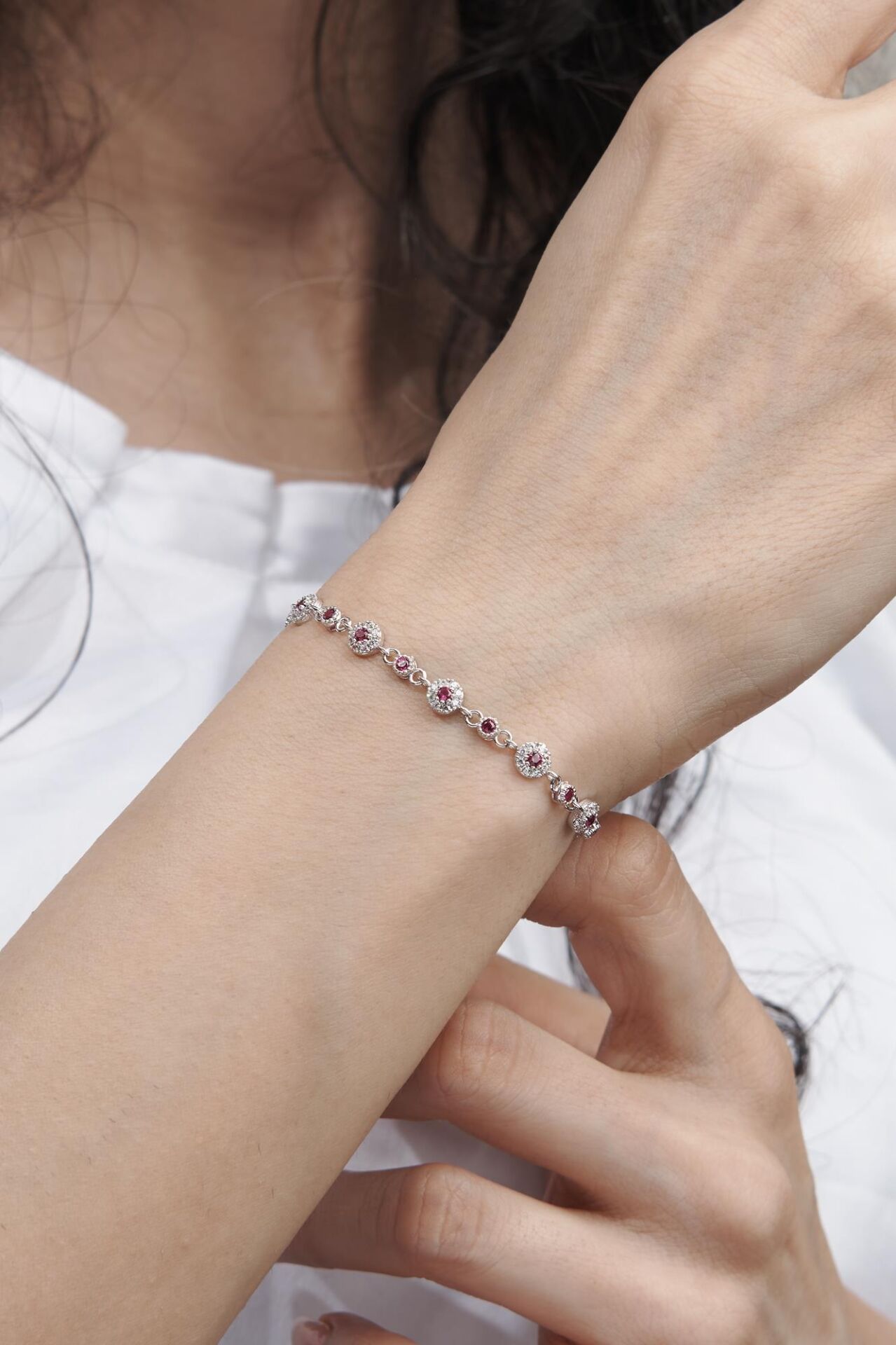 Gümüş Koyu Pembe Yakut Taşlı ve Beyaz Zirkon Taşlı Su Yolu Bileklik