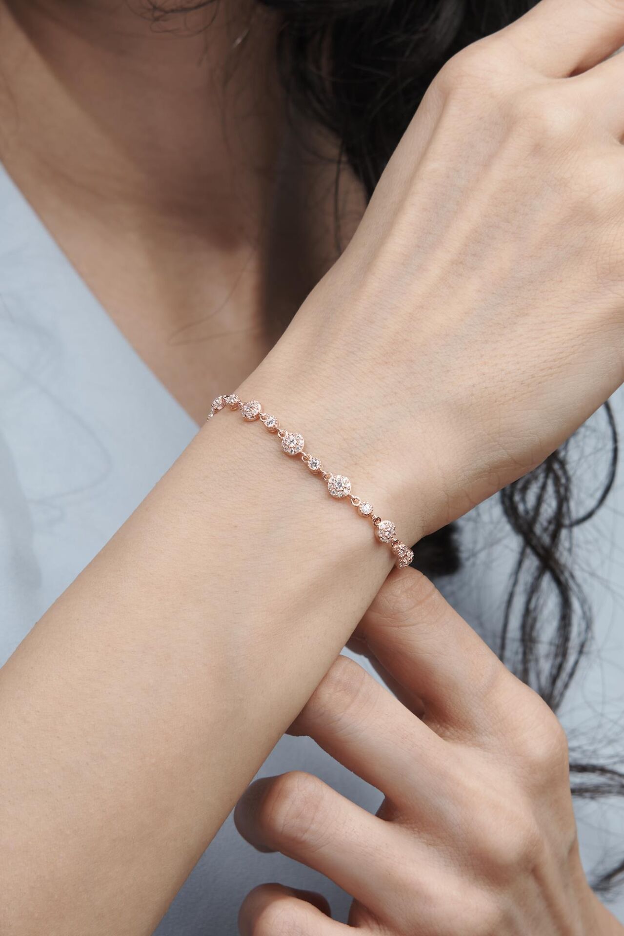 Gümüş Rose Yuvarlak Beyaz Zirkon Taşlı Pırlanta Modeli Su Yolu Bileklik