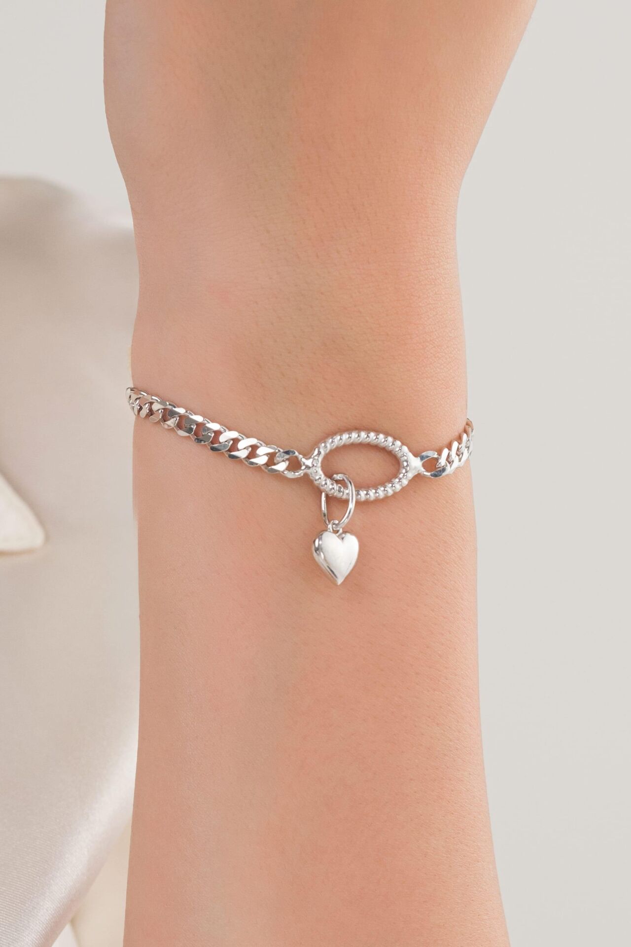 Gümüş Kalpli Kalp Ortası Oval Gurmet Zincir Hallow Taşsız Bileklik