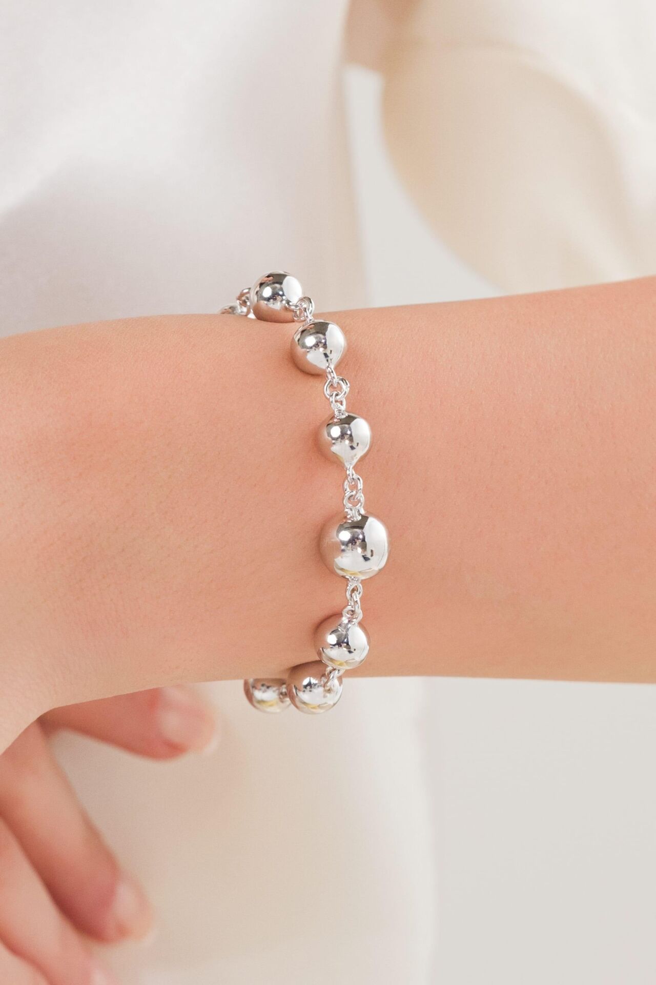 Gümüş Ortası Büyük Toplu Hallow Sade Taşsız Bileklik