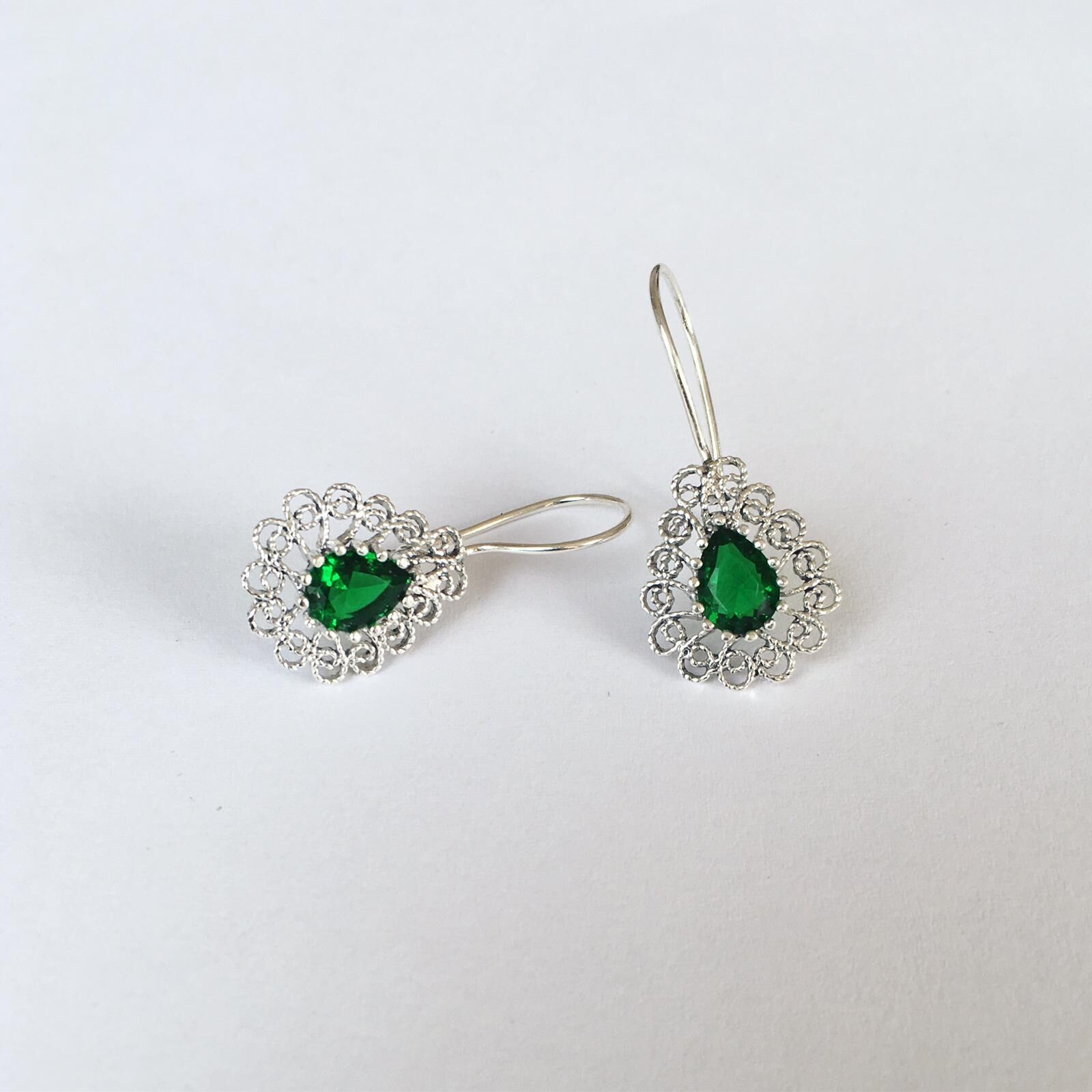 GÜMÜŞ TELKARİ YEŞİL ZİRKON TAŞLI DAMLA KÜPE