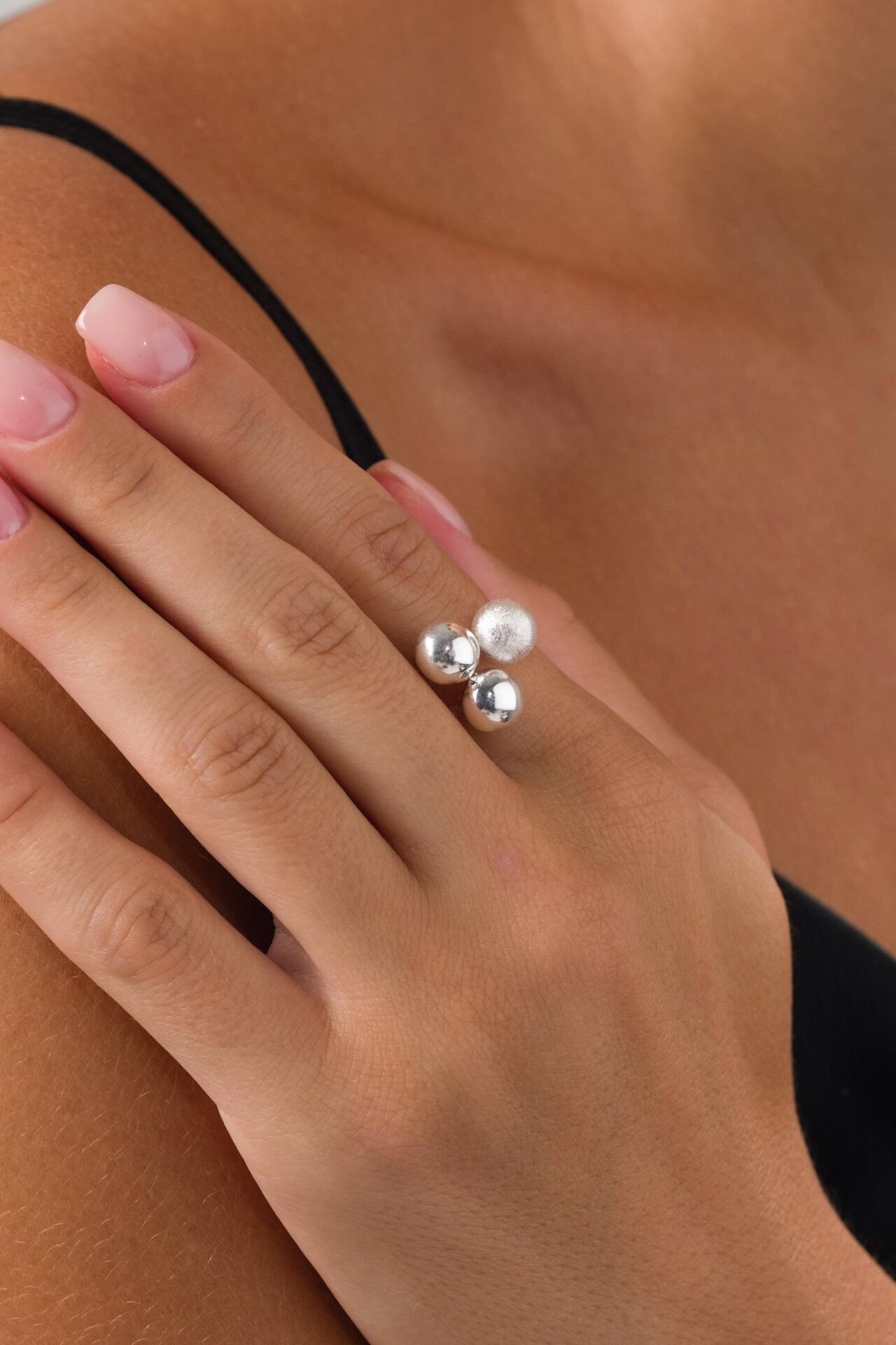 GÜMÜŞ ÜÇ TOPLU TAŞSIZ MODERN AYARLANABİLİR YÜZÜK