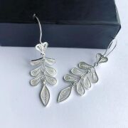 GÜMÜŞ TELKARİ BAŞAK MODELİ SALLANTILI KÜPE