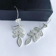 GÜMÜŞ TELKARİ BAŞAK MODELİ SALLANTILI KÜPE