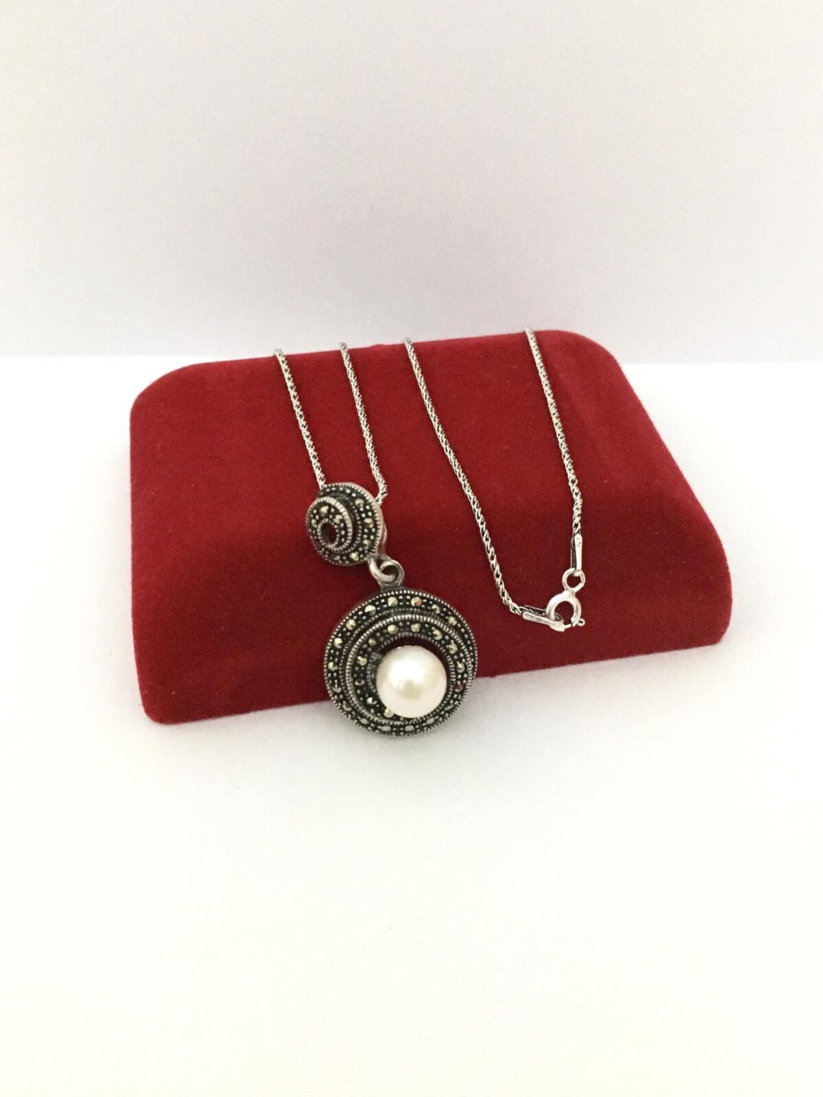 GÜMÜŞ MARKAZİT VE İNCİ TAŞLI KOLYE