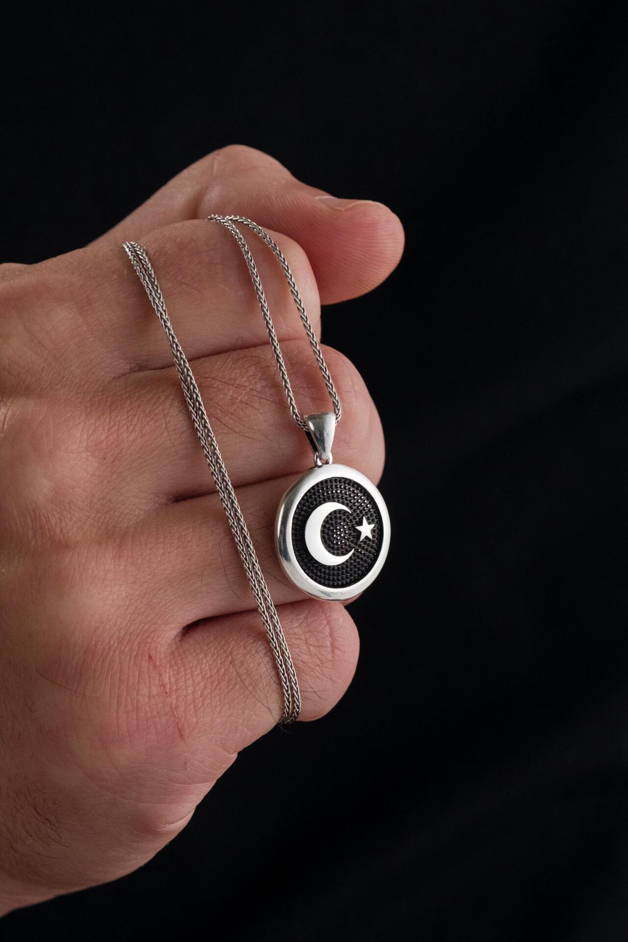 925 Ayar Gümüş Yuvarlak Türk Bayrağı Bayrak Ay Yıldız Yildiz Karartmalı Erkek Kolye