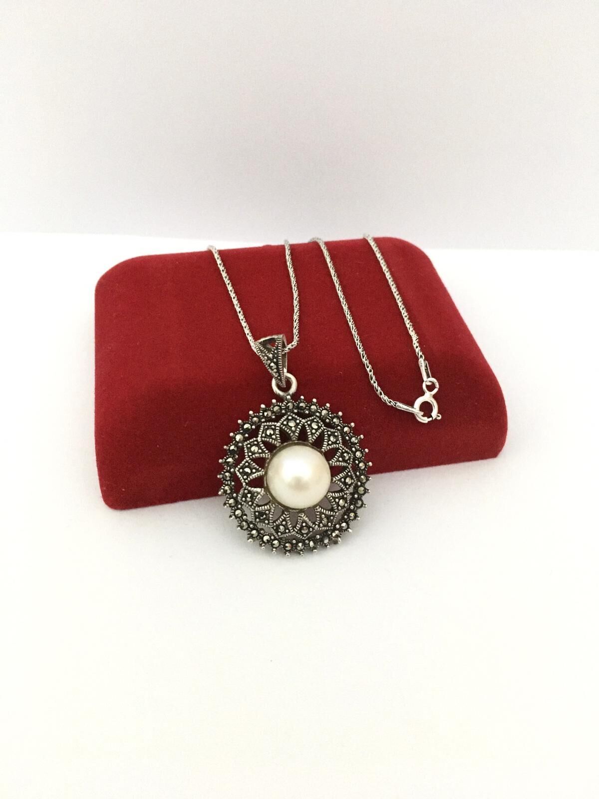 GÜMÜŞ MARKAZİT VE İNCİ TAŞLI KOLYE