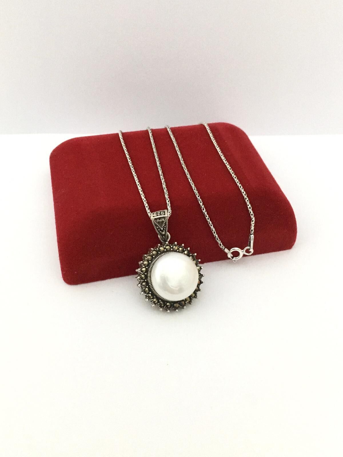 GÜMÜŞ MARKAZİT VE İNCİ TAŞLI KOLYE