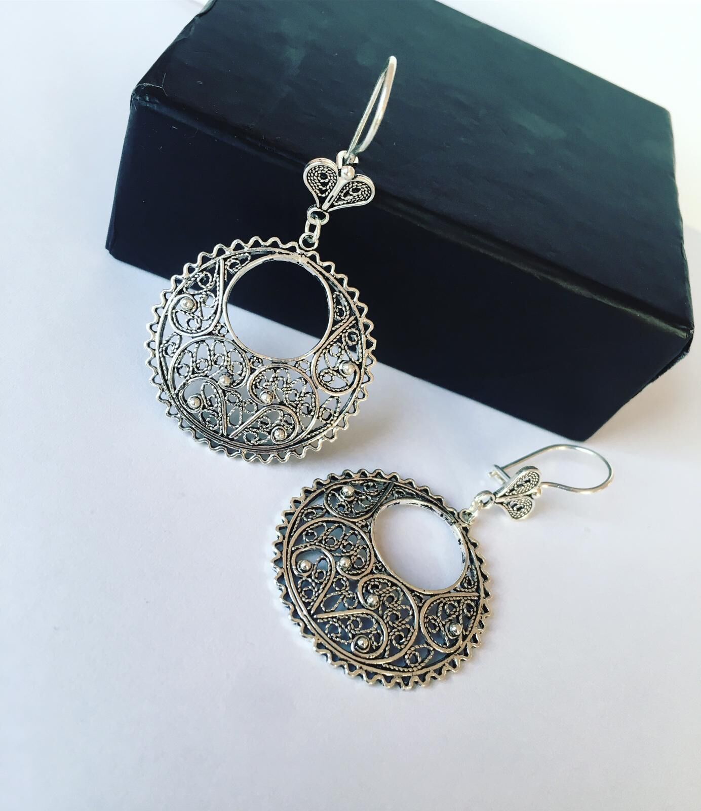 GÜMÜŞ TELKARİ YUVARLAK KÜPE