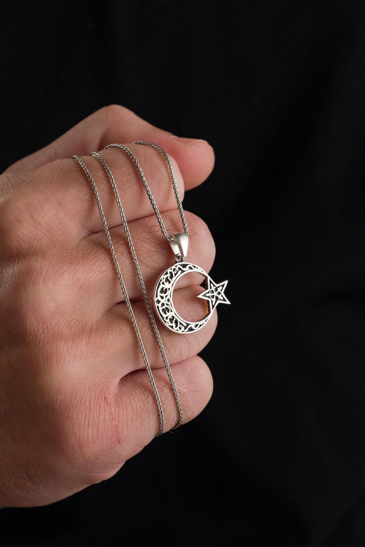 23 MM GÜMÜŞ AY YILDIZ BAYRAK ESKİTME İŞLEMELİ ERKEK KOLYE