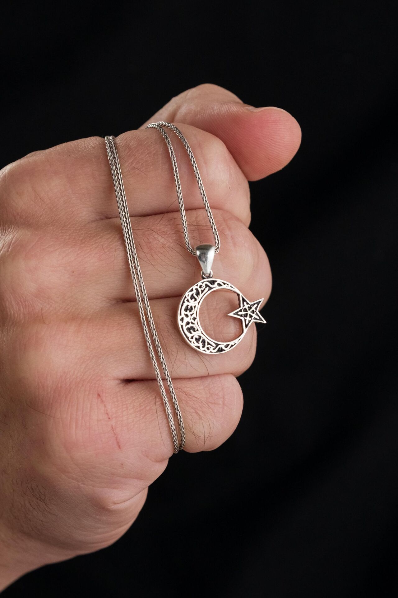 26 MM GÜMÜŞ AY YILDIZ BAYRAK ESKİTME İŞLEMELİ ERKEK KOLYE