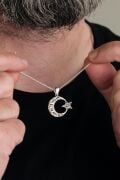 26 MM GÜMÜŞ AY YILDIZ BAYRAK ESKİTME İŞLEMELİ ERKEK KOLYE