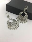 TELKARİ SAÇAKLI YUVARLAK GÜMÜŞ KÜPE