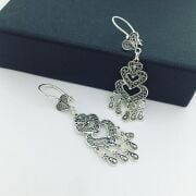 TELKARİ KALPLİ SAÇAKLI SALLANTILI GÜMÜŞ KÜPE