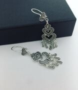 TELKARİ KALPLİ SAÇAKLI SALLANTILI GÜMÜŞ KÜPE