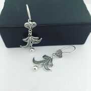 GÜMÜŞ TELKARİ ÇİÇEK YAPRAĞI KÜPE