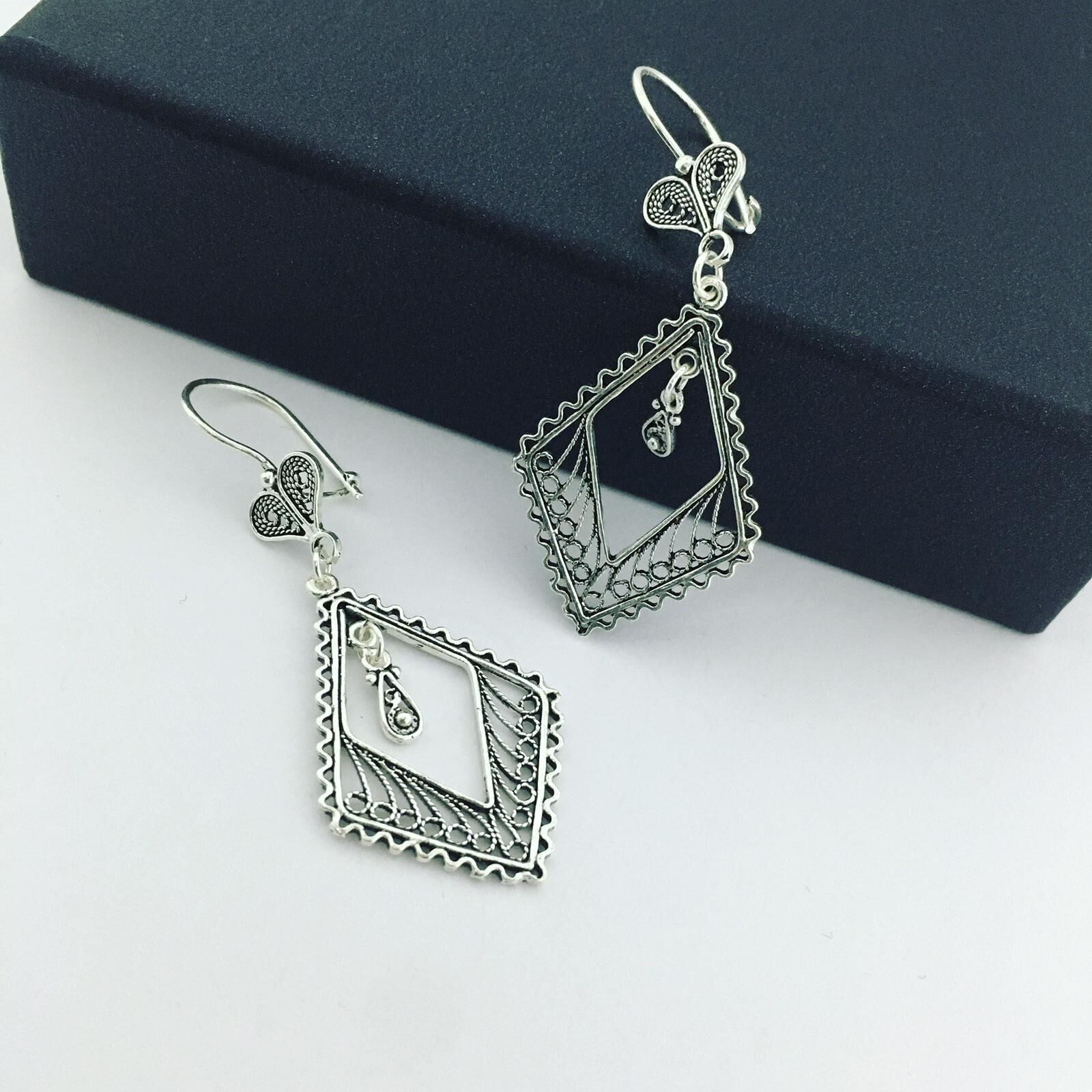 DİKDÖRTGEN SALLANTILI TELKARİ GÜMÜŞ KÜPE