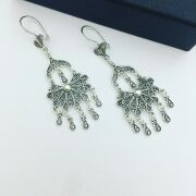 GÜMÜŞ ÇİÇEK TELKARİ SAÇAKLI KÜPE