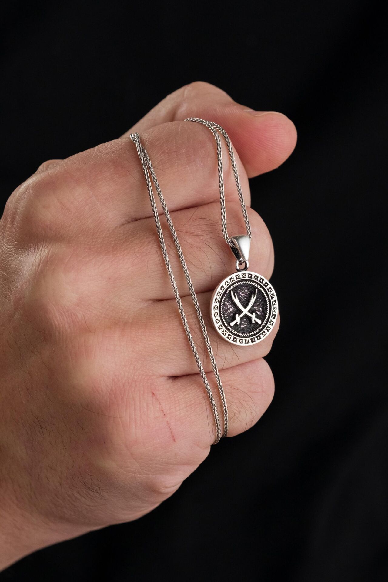 ZÜLFİKAR KILICI Karartmalı Çift Kılıç Gümüş Erkek Kolye