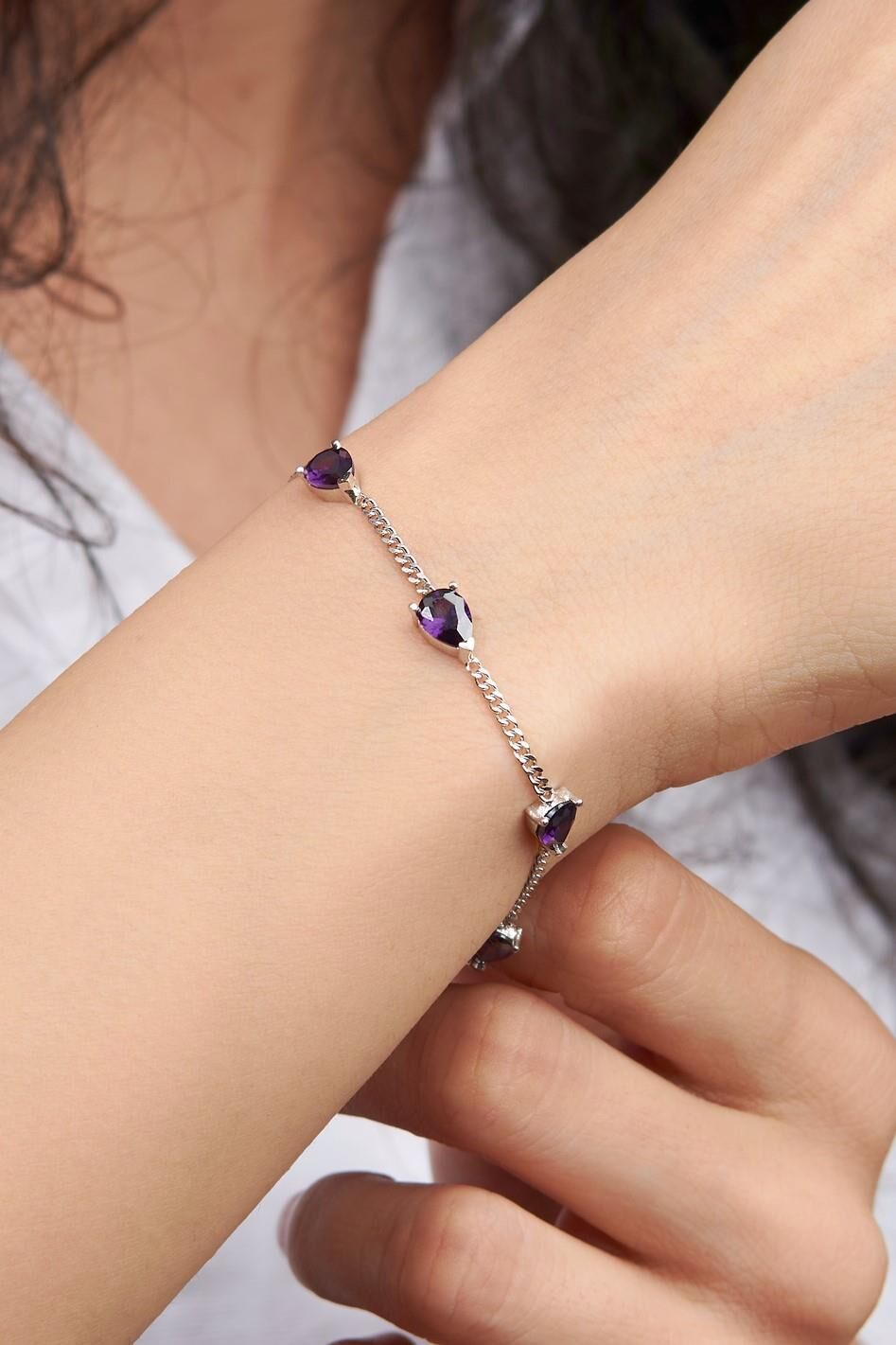 Gümüş Mor Zirkon Taşlı Damla Model Gurmet Zincirli Bileklik