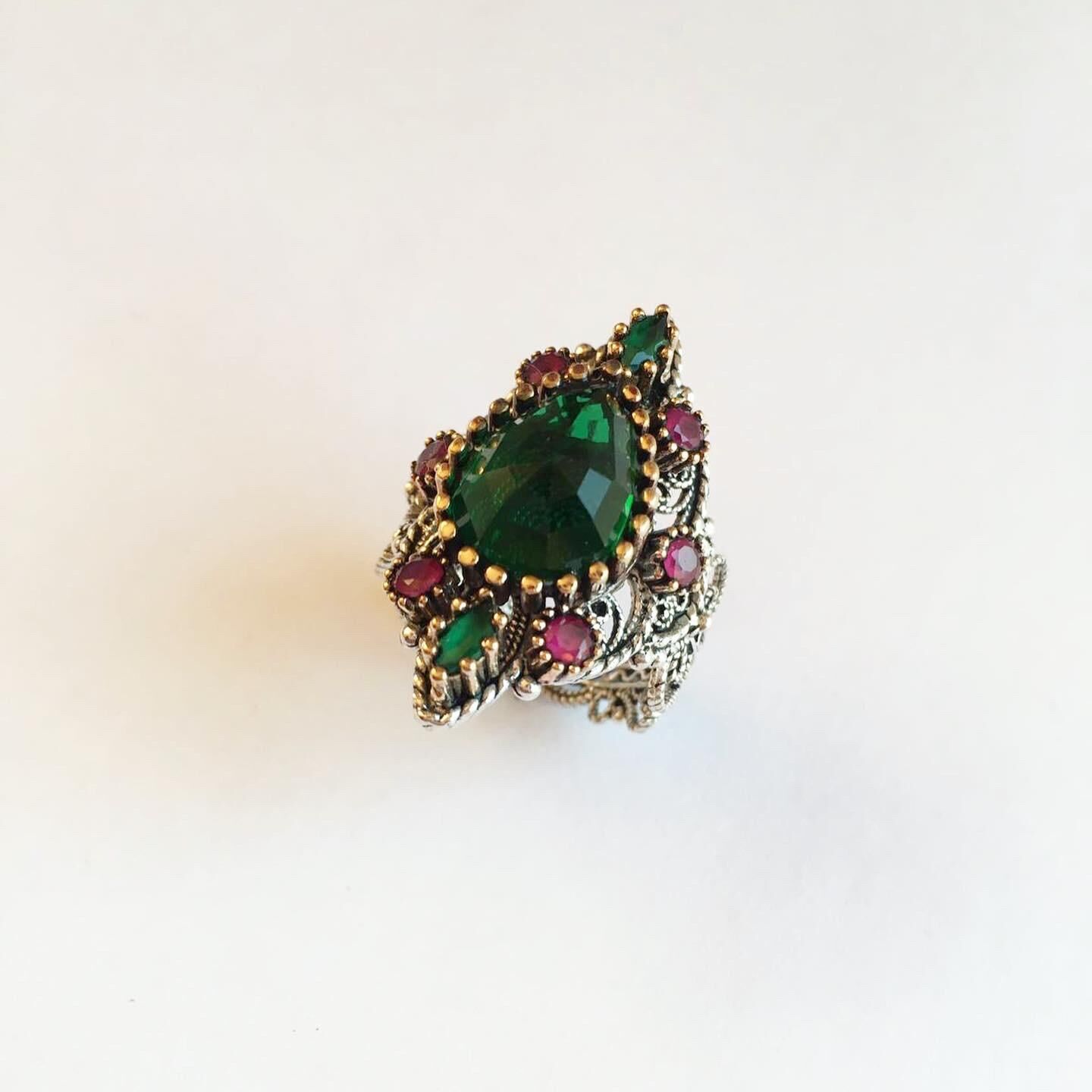 GÜMÜŞ YEŞİL ZİRKON TAŞLI MEKİK TELKARİ YÜZÜK