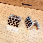 GÜMÜŞ SİYAH NOKTALI DİKDÖRTGEN KOL DÜĞMESİ