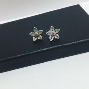 TELKARİ KÖK YAKUT TAŞLI ÇİÇEK GÜMÜŞ KÜPE