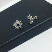 TELKARİ ÇİÇEK MAVİ ZİRKON TAŞLI KÜÇÜK GÜMÜŞ KÜPE