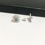 GÜMÜŞ TURKUAZ TAŞLI TELKARİ KÜÇÜK ÇİÇEK KÜPE