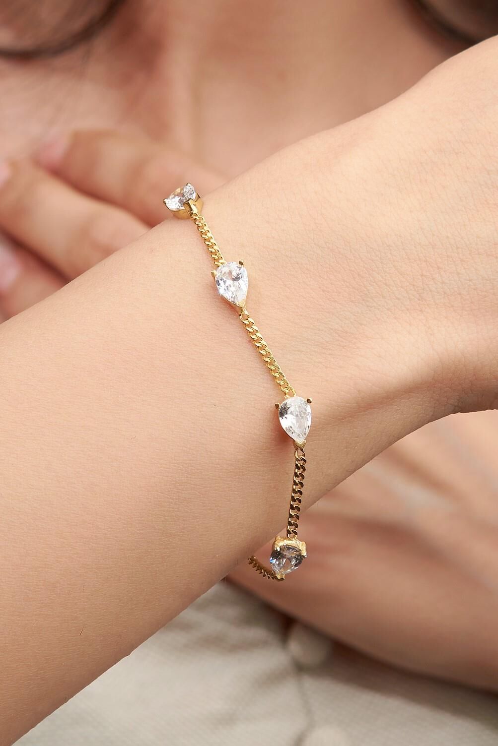 Gümüş Altın Kaplama Beyaz Zirkon Taşlı Damla Model Gurmet Zincirli Bileklik