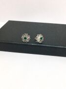 TELKARİ KÖK ZÜMRÜT TAŞLI KÜÇÜK ÇİÇEK GÜMÜŞ KÜPE